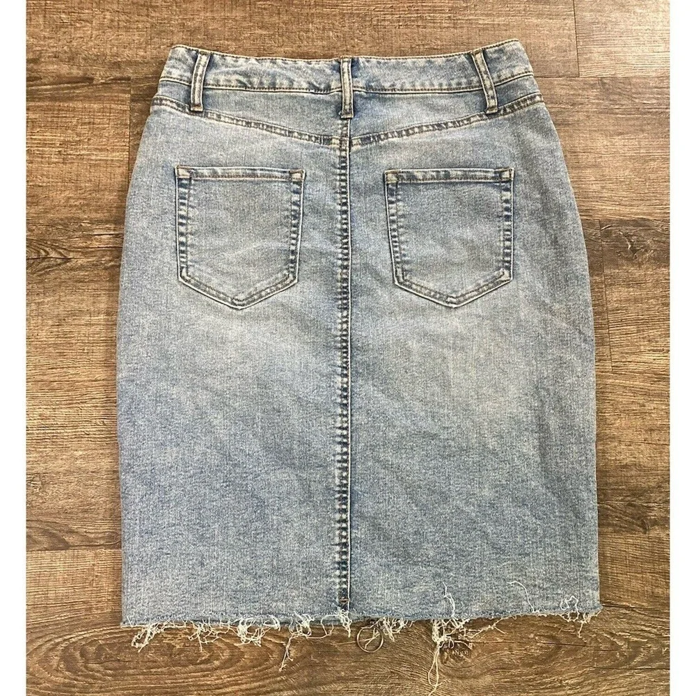 Wild Fable Women's Denim Blue Jean Front Zip Skirt Raw Hem Retro 90’s Size 6 - Picture 8 of 8